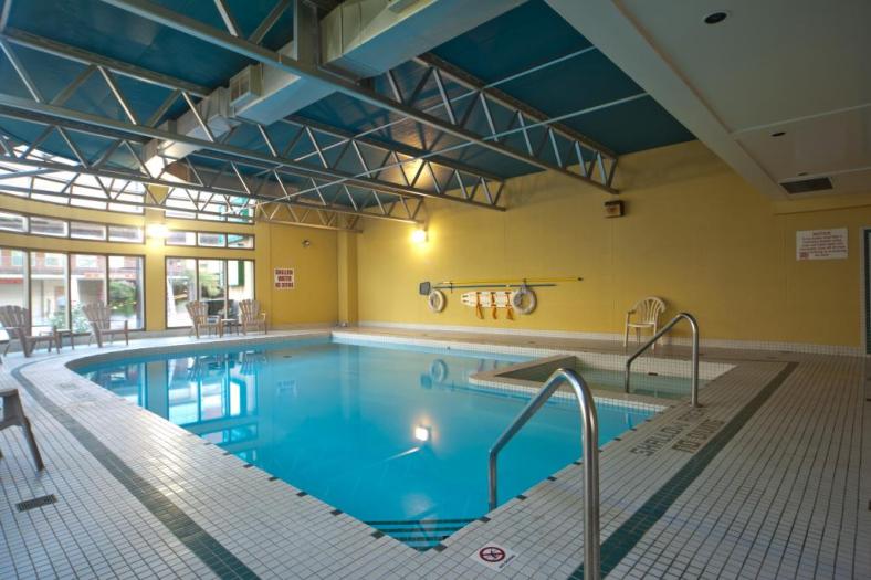 Amenities Quality Hotel Fallsview Cascade   Pool 